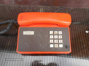 Tlačítkový retro telefon Tesla Stropkov na fotke